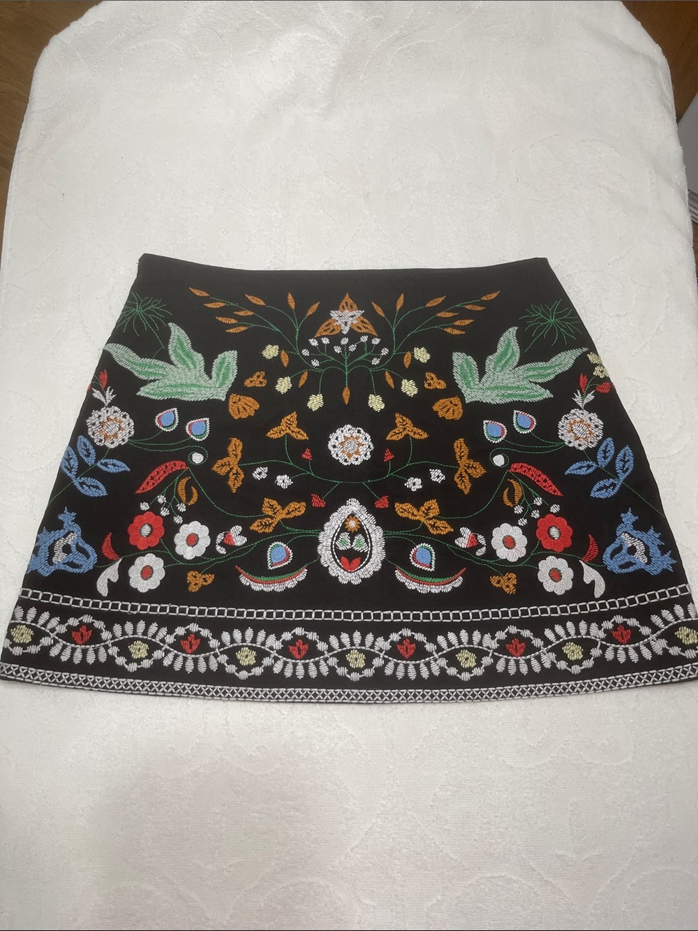 BBWM Woman Black Embroidered Boho Mini Skirt - Sz L